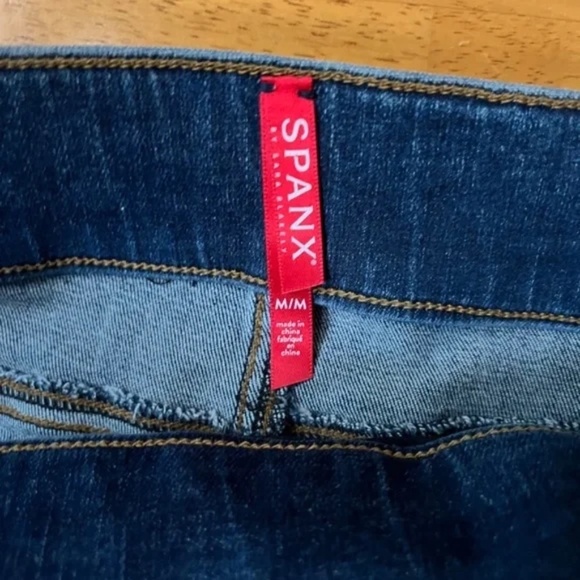 Spanx Distressed Skinny Jeggings Pull On Jeans Tummy Control Pockets, Size M - Picture 3 of 10